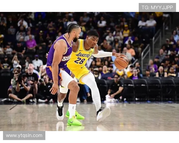 NBA赛季激战正酣 詹姆斯带领湖人冲击总冠军 太阳队布克表现耀眼